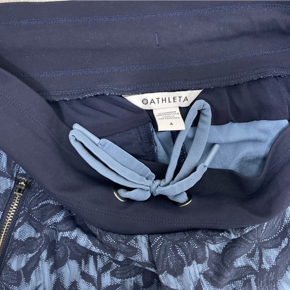 Athleta Trekkie North Jogger 4 Floral Print Blue Pants Travel Hike Loungewear - Picture 8 of 15